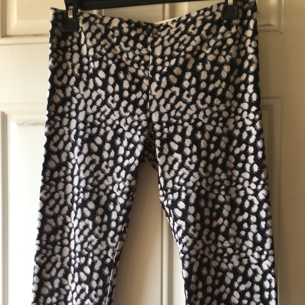 Hue animal print leggings size Medium.